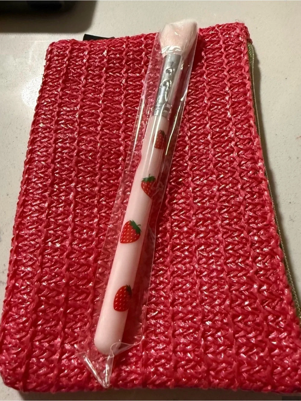 🍂🍁Pink Strawberry Makeup Brush with Pink Strawberries